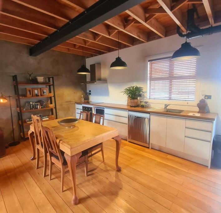 Apartment 3 - Haddin Court - Industrial Glam Μπλένχαϊμ Εξωτερικό φωτογραφία