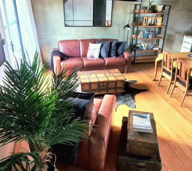 Apartment 3 - Haddin Court - Industrial Glam Μπλένχαϊμ Εξωτερικό φωτογραφία
